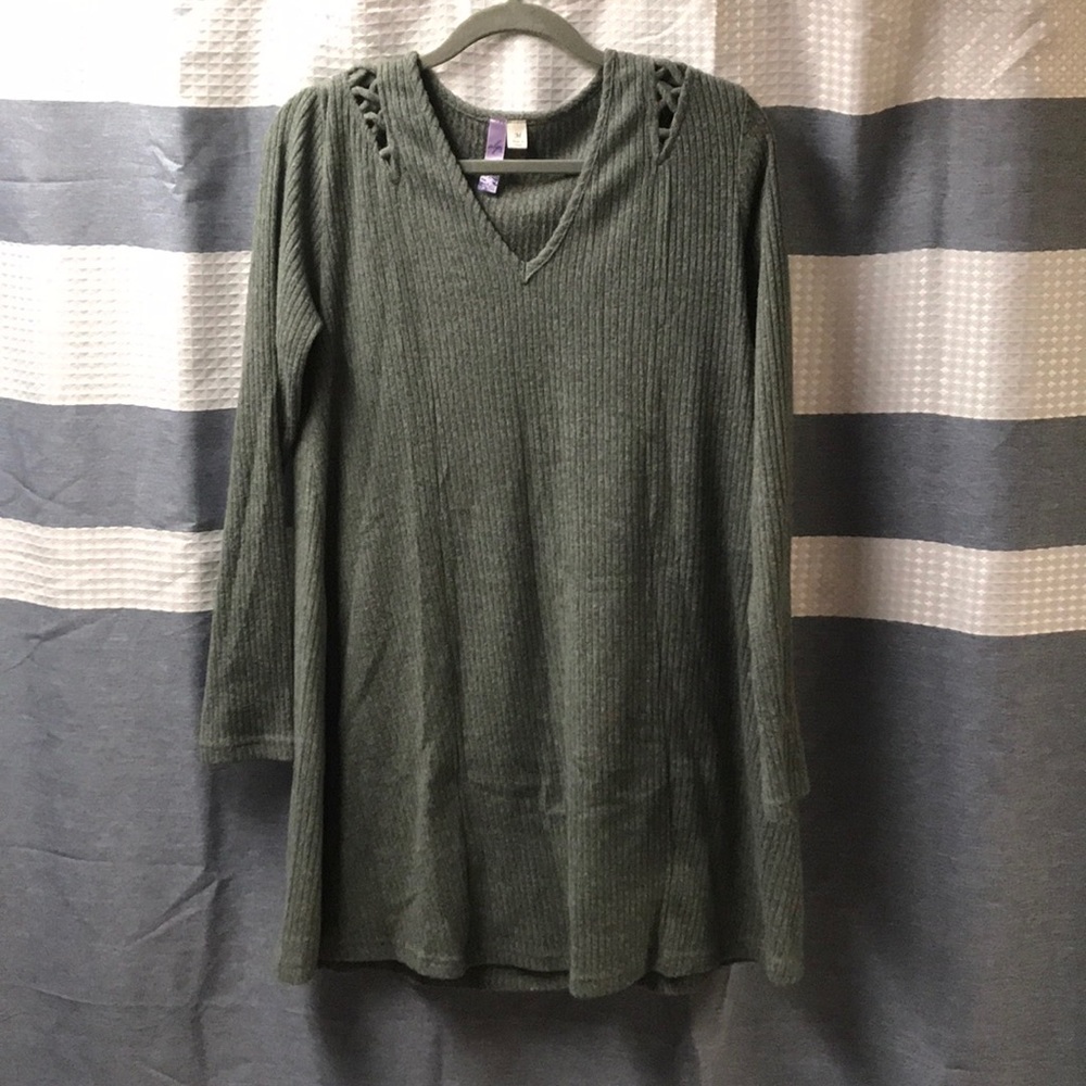 Francesca’s Alya brand tunic sweater/dress. MD.